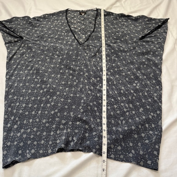 Johnny Was Biya Small 100% Silk Blouse Tunic Top ~ Relaxed Fit Gray Boho Modern - Picture 8 of 10